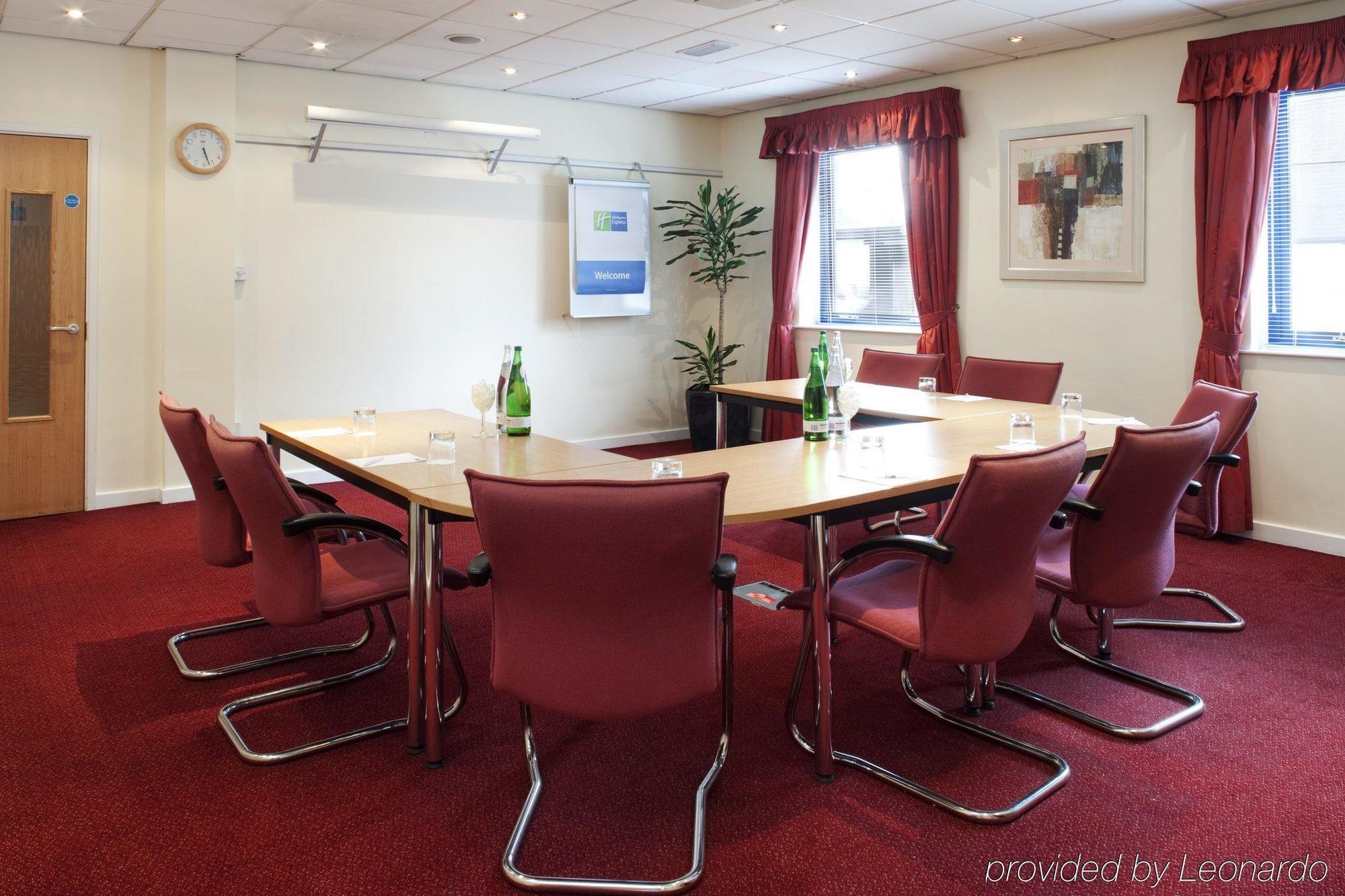 Holiday Inn Express Park Royal By Ihg Лондон Удобства фото